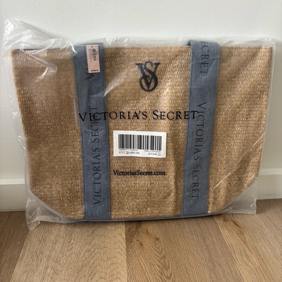 NWT Victoria's Secret Woven Beige and Denim Tote Bag Beach Pool Weekender - Picture 2 of 4